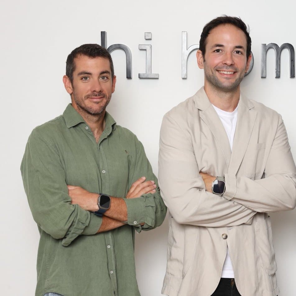 Víctor López-Salido y Héctor Rangel, socios de HiHomie, en la oficina