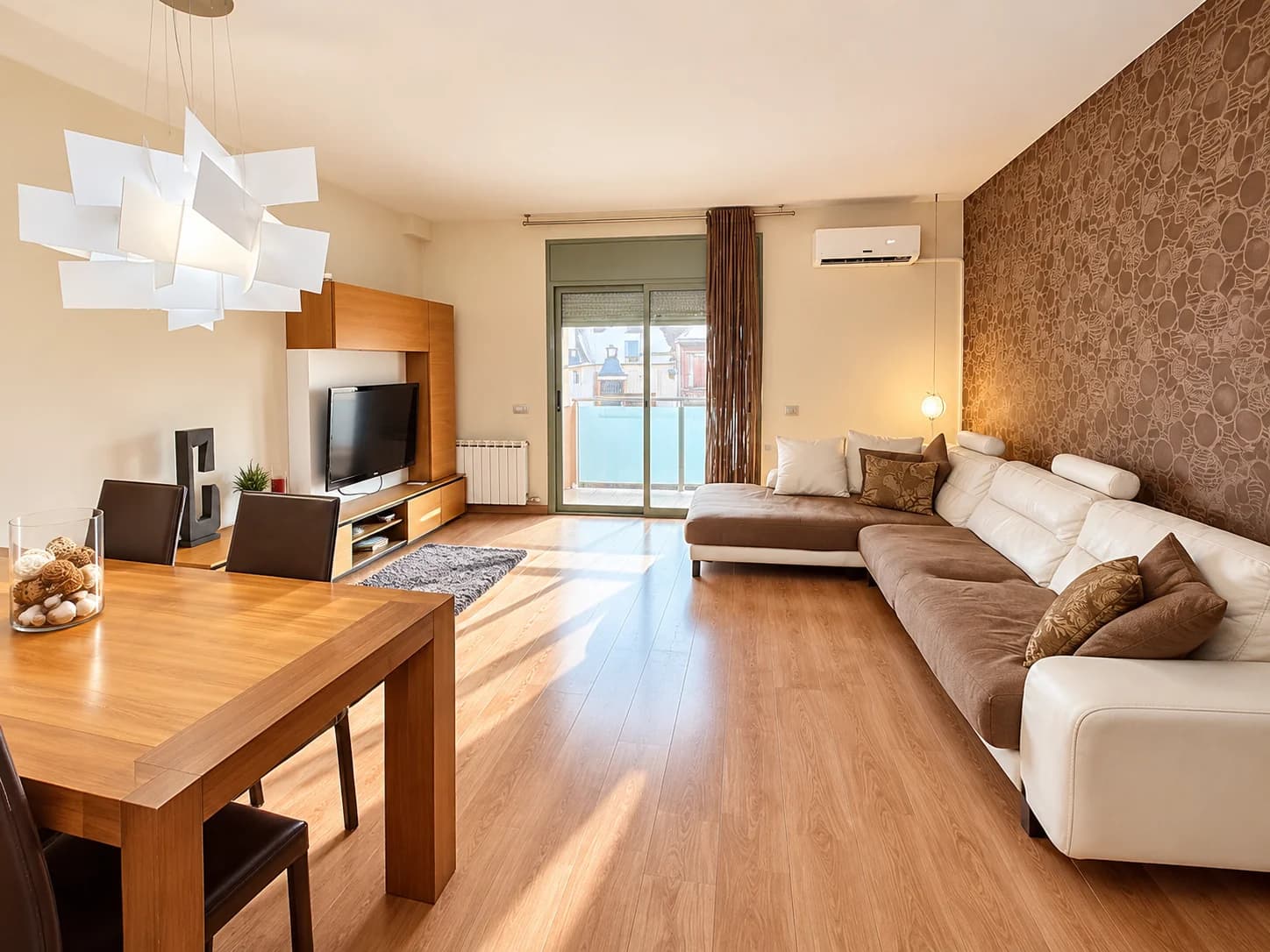 Piso reformado con terraza de 143m y 2 plazas de parking!!!!!