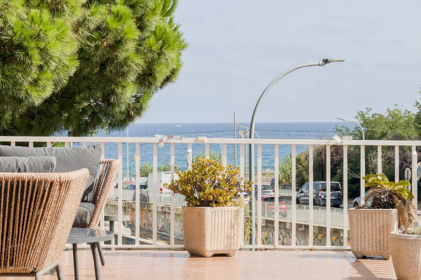 Piso con gran terraza, vistas al mar y piscina