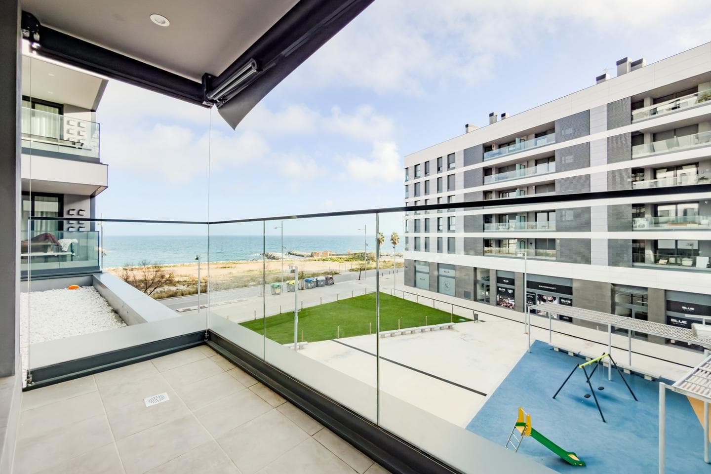 Exclusiva vivienda nueva en primera línea de mar