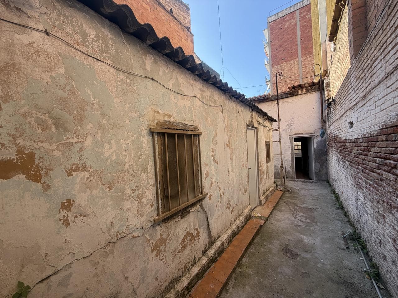 Parcela urbana en La Salut con edificación